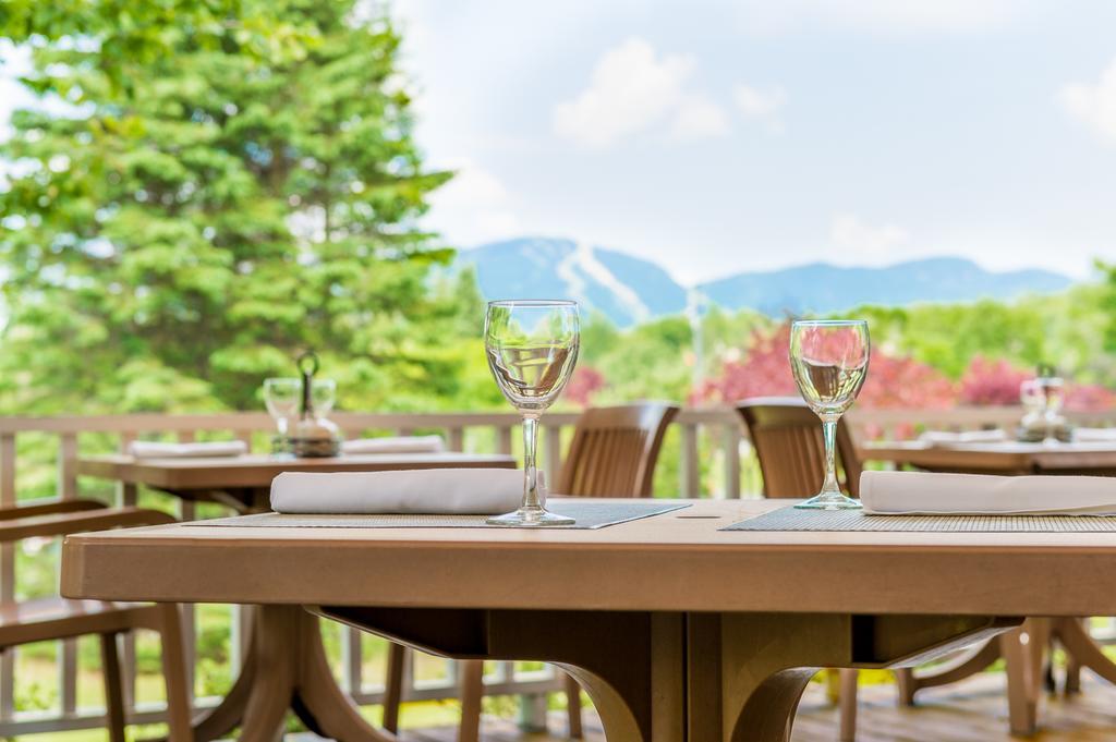 Manoir Des Sables Hotel & Golf Magog Eksteriør billede